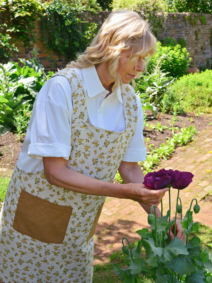 Floral Jacquard Cross Back Apron - Image 4
